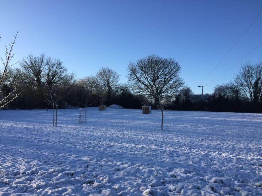 Apartemen Woodpecker Shepherd Hut With Private Facilities Newmarket Cb8 Cambridge (Cambridgeshire)