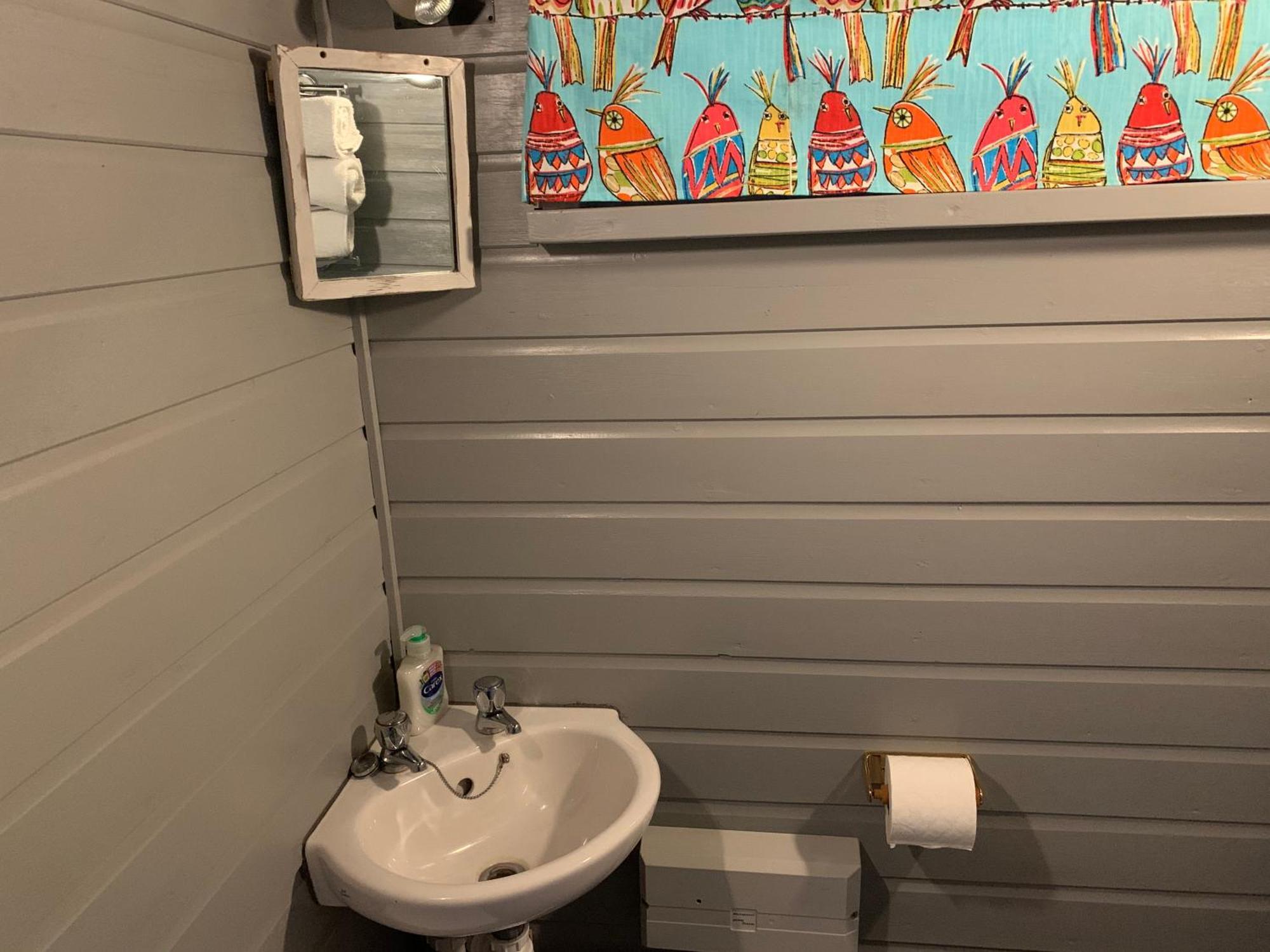 Woodpecker Shepherd Hut With Private Facilities Newmarket Cb8 Apartemen Cambridge (Cambridgeshire)