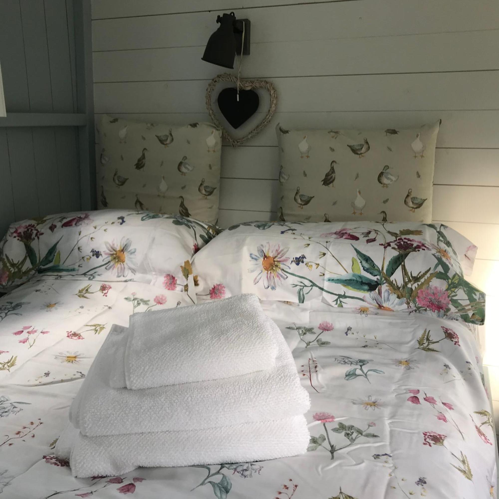 Apartemen Woodpecker Shepherd Hut With Private Facilities Newmarket Cb8 Cambridge (Cambridgeshire)